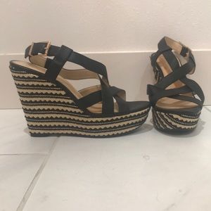 Strappy detailed wedge sandal; black and beige